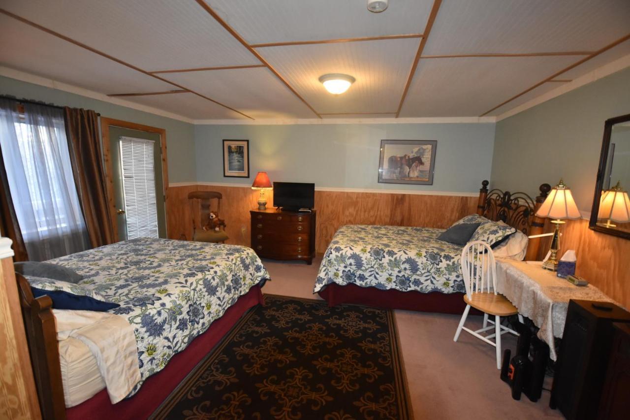 Bed & Breakfast Alaska Grizzly